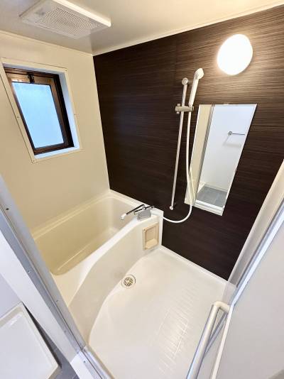 この家賃帯では珍しい分譲マンションの様な素敵仕上げの浴室♪