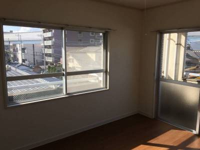 角部屋ならではの明るい居室
