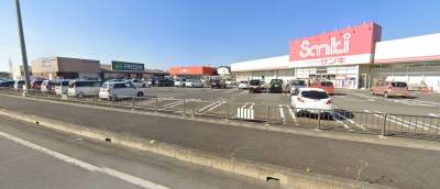 近隣には商業施設が複数あり☆