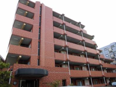 総タイル張り重厚感があります。