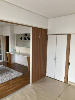 押入、洋服掛け用収納も別途あります