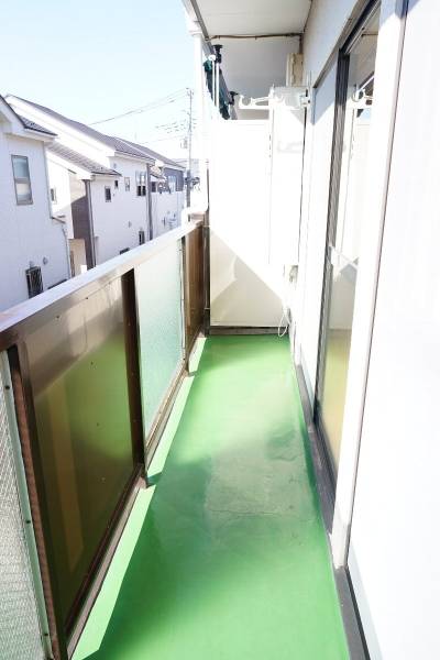 広いベランダ　庇有