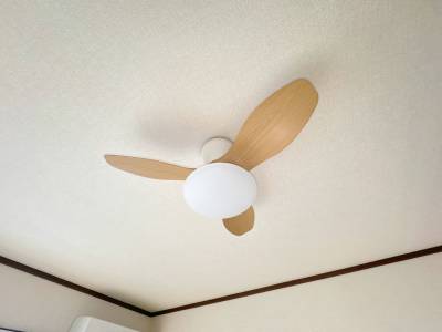 リモコン・スマホどちらでも操作可能です。