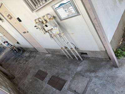 玄関横に小型自転車1台駐輪可