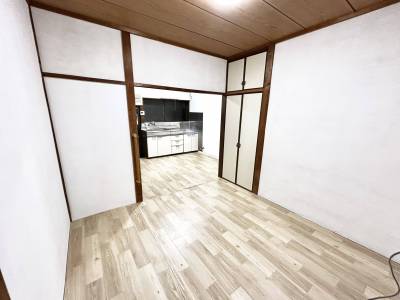 エアコン新品。フローリングリフォーム済みです。