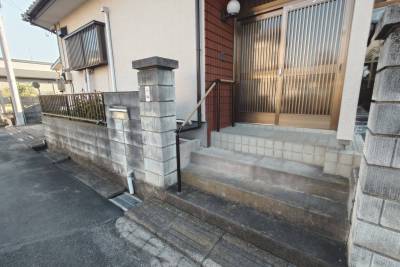 整備された玄関まわり