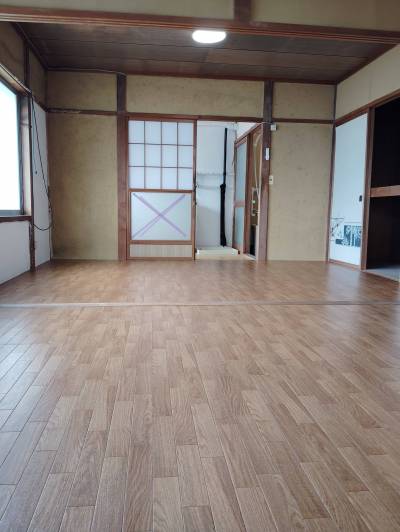 広い1階LD12帖。快適空間。床CF貼ります