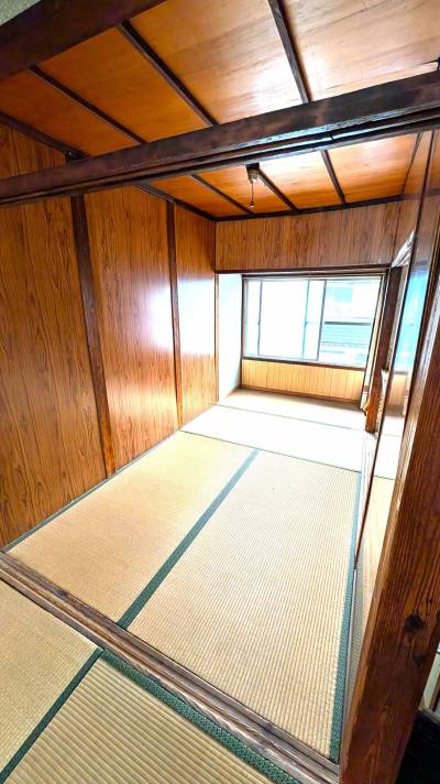 2階南側和室、明るい個室