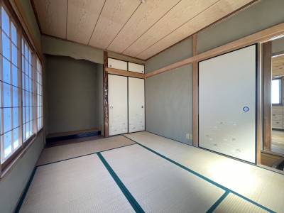 畳の上でほっこりと落ち着ける、日当たり良好な2F和室♪