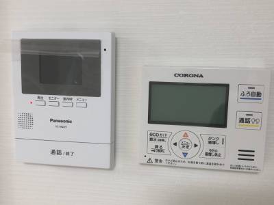 キッチンにはモニター付きインターフォンとリモコン湯沸かしが♪