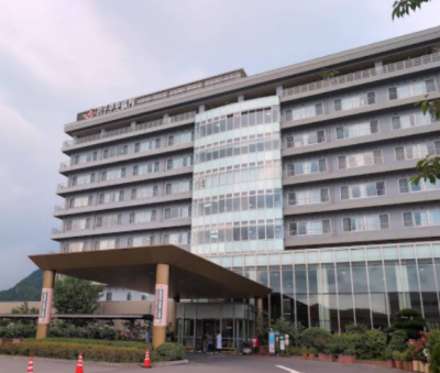 丸子中央病院です。974m徒歩13分です。