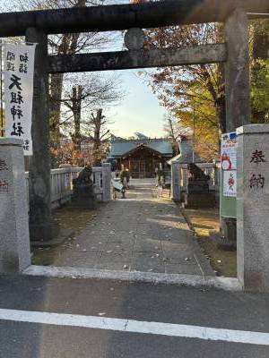 お隣は神社でパワースポット至近！