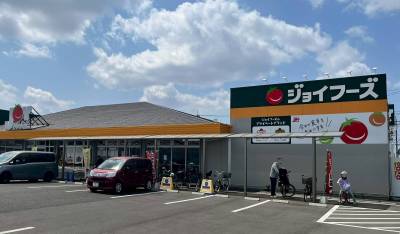 食品スーパージョイフーズが徒歩6分のところにあります♪