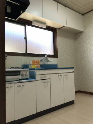 キッチン　収納棚もあります