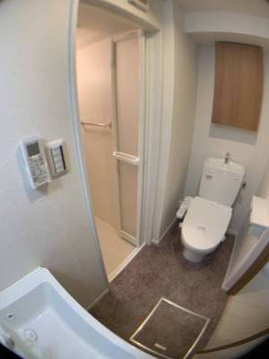 洗面化粧台+トイレットペーパー台にスマホが置けます