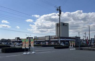 徒歩圏内にスーパー2か所、セリア、金融機関もあり