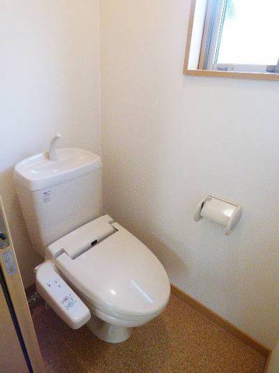 温水洗浄便座完備！快適なトイレ空間