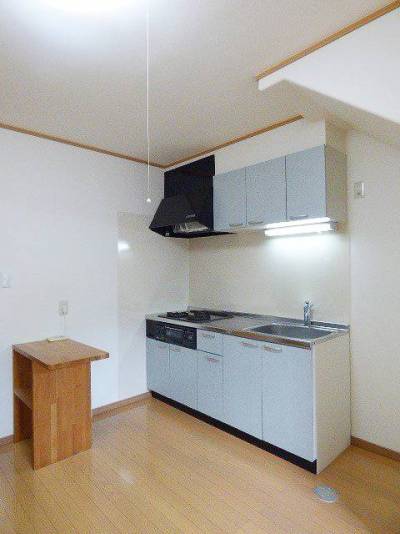 自炊派に嬉しい３つ口コンロ完備！