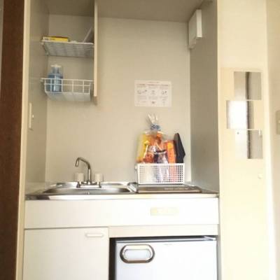 IHコンロ、ビルトイン冷蔵庫付きオール電化のキッチン