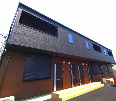 1階はシャッター付で安全安心♪オシャレな色合いの建物です♪