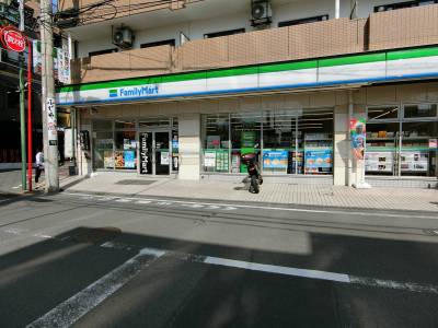 ファミリーマート南林間店（コンビニ）まで130m