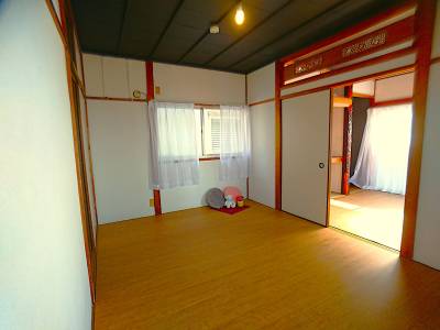 ２階は和室＋洋室を融合させたモダンな６帖&times;２部屋