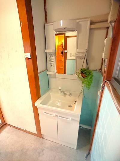 独立洗面台は新品です