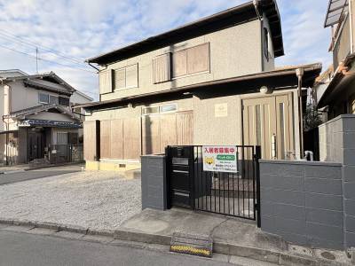 落ち着いた色でドアもダブルロックで安心。