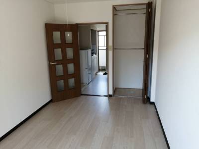 クローゼット付きフローリングのお部屋です