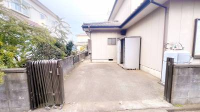 駐車スペース1台.前面道路にも可能で複数台可能