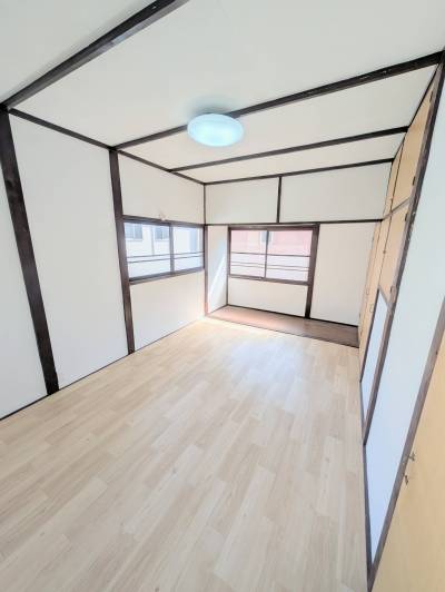 2階の洋室には収納がたくさん。
