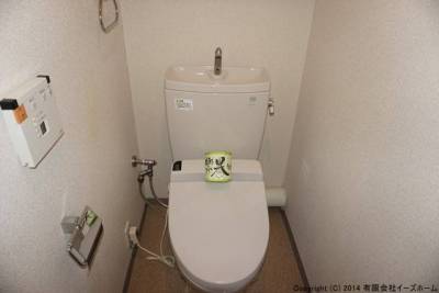 温水洗浄便座付きトイレです
