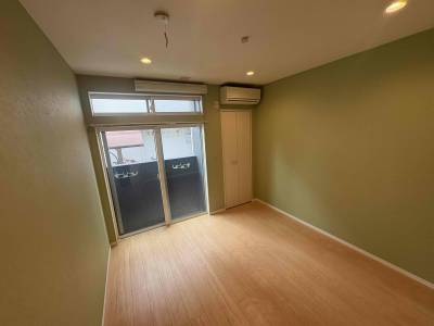 リビング（壁の色が実際と異なります）