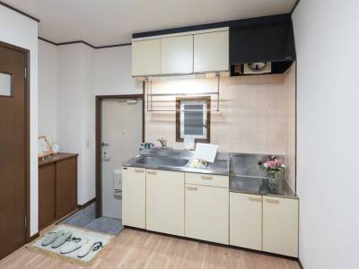 小窓付きのキッチンで換気効率良好★