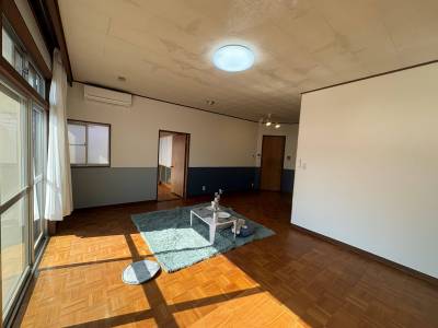 広く日当たりのいいリビングです