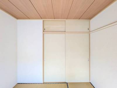 和室左側の収納です