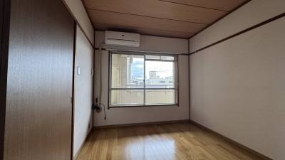 窓が大きい明るい洋室！
