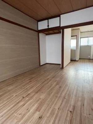 洋室(カーテンで間仕切り等して収納スペース)♪