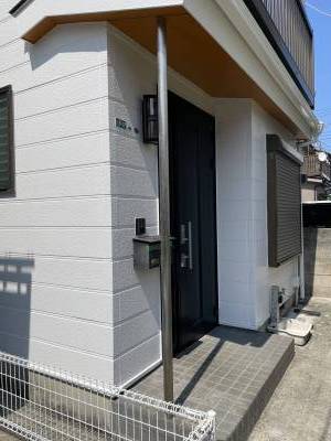 玄関(塗装前の写真)