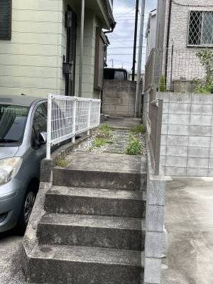 道路からの通路(塗装前の写真)