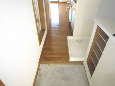 シューズクローゼットと室内洗濯機置場付で毎日の生活も楽々♪