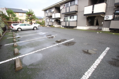 平置き駐車場。大型車も停車可能。２台利用可能です。