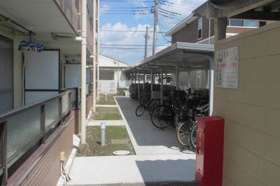 敷地内駐輪場2ヶ所あります