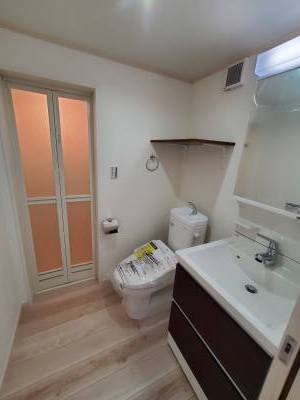 バス・トイレ別で独立洗面台です
