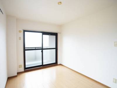 寝室、書斎、自由に使えるあなたのもう一室にいかかですか！