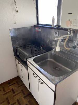 202号室のキッチンです。