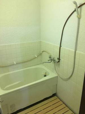 バス
浴槽・水栓・給湯器・すのこは新品です！