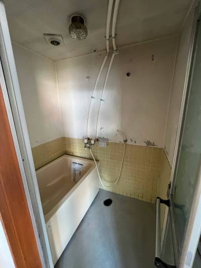 浴槽、水栓は新品に交換済み