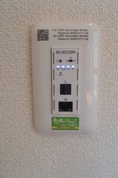 Wi-Fi、有線も可