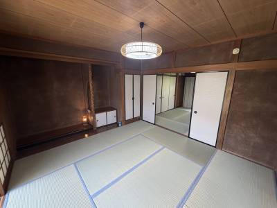 別の角度から和室をみました。奥に６畳の和室が見えます。